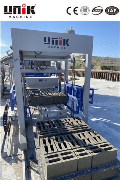 中空ブロック製造機
