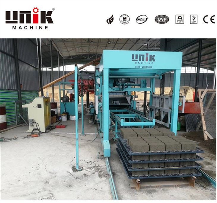 舗装ブロック製造機