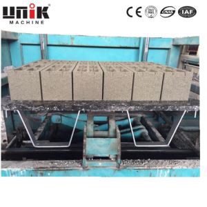 ブロック製造機